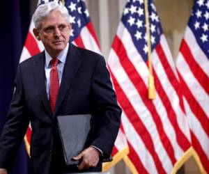 El secretario de Justicia de EEUU Merrick Garland parte tras hablar en el Departamento de Justicia en Washington. Foto: AP
