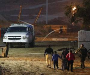 Miles de migrantes están viviendo en el lado mexicano en tiendas atestadas en Tijuana. (Foto: AP)