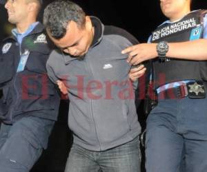 El acusado fue trasladado hasta el Aeropuerto Internacional Toncontín. Foto: Alejandro Amador/ EL HERALDO
