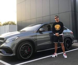 Durante los años que estuvo en el Real Madrid, Ronaldo publicó cerca de una veintena de automotores en el estacionamiento de su casa en Madrid.