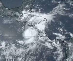 La tormenta tropical avanza a unos 200 kilómetros al sur del Golfo de Fonseca.