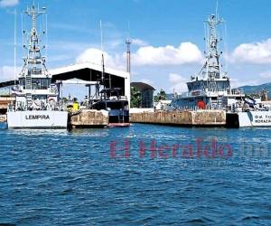 Las patrulleras interoceánicas Lempira y Francisco Morazán están ancladas en el muelle de la Base Naval de Cortés, un área restringida. Foto: EL HERALDO.