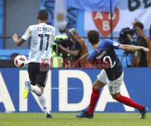 Pavard apareció para el remate con el empeño y con un gran efecto, que batió al arquero Franco Armani.Foto:AP