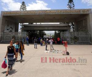 Desde mediados de marzo de este año la UNAH suspendió las clases presenciales y los estudiantes solamente están recibiendo su enseñanza a través de las aulas virtuales.