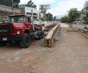 El túnel estuvo paralizado desde el 30 de septiembre de 2025, sin embargo, el alcalde Juan Diego Zelaya reanudó los trabajos y prometió que estará listo para septiembre.