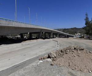 El proyecto vial construido sobre el anillo periférico tendrá un incremento millonario mientras expertos verifican la seguridad de la estructura
