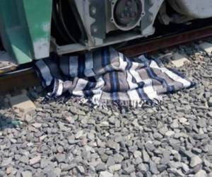 El cuerpo del compatriota quedó enmedio de las vías del tren. Foto: Cortesía Cambio