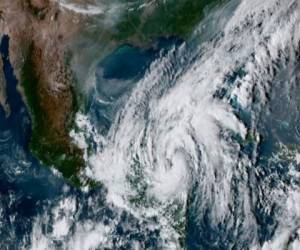 Gamma provocaba lluvias muy fuertes en la península de Yucatán y también en Centroamérica, áreas donde podrían darse inundaciones repentinas o deslaves peligrosos en las zonas montañosas. Foto: AP