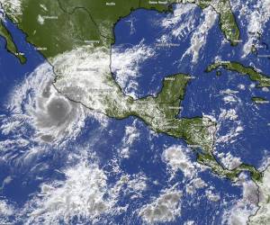 El SMN mantiene una zona de prevención por efectos de vientos de huracán en las Islas Marías, Nayarit, y otra de vigilancia desde Escuinapa hasta Bahía de Tempehuaya, en Sinaloa.