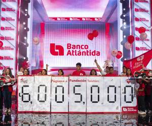 Banco Atlántida entregó L 6,005,000 a la Fundación Teletón, resultado de la solidaridad de miles de hondureños que se unieron a esta gran obra de amor.