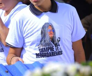 Un ambiente de dolor, recuerdos y muestras de cariño marcó la despedida del creador de contenido Hernán Martínez, quien fue sepultado en Cofradía, Cortés, tras fallecer luego de un accidente de tránsito. Aquí las imágenes: