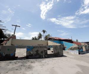 Cedeño, aldea hondureña del Pacífico, sufre desde hace 30 años el avance del mar y la erosión que ya obligó a evacuaciones y dejó a muchas familias sin vivienda, mientras la Mesa de Justicia Climática creada hace tres años pide una reubicación digna y apoyo al gobierno de Nasry Asfura y a la comunidad mundial ante la inacción climática denunciada, entre otros, por Amnistía Internacional.