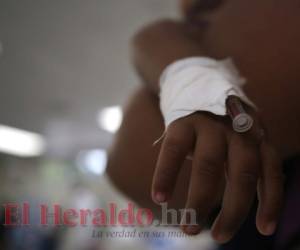 En el Seguro Social de La Granja se atiende a los niños que presentan temperaturas mayores a 39 grados. Foto: Johny Magallanes / EL HERALDO.