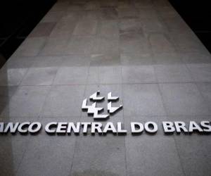 Los miembros de la cúpula del Banco Central discutieron trayectorias que supondrían variaciones abruptas en la dirección de la política monetaria.