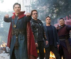 Benedict Cumberbatch, Robert Downey Jr., Mark Ruffalo y Benedict Wong en una escena de 'Avengers: Infinity War.'. (FOTO: Marvel Studios vía AP)