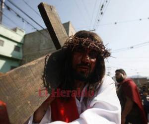 Representación del vía crucis en Tegucigalpa. Fotos: Emilio Flores.