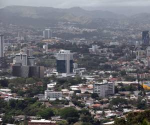Una vaguada favorecerá lluvias aisladas este lunes en algunas regiones de Honduras, mientras el calor persistirá en gran parte del país.