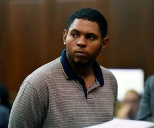 Randy Santos es imputado en una corte penal por el asesinato de cuatro indigentes, el domingo 6 de octubre de 2019, en Nueva York. Foto: AP.