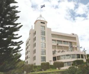 Señaló además que ya ha remitido las notificaciones oficiales a las copresidencias del grupo para formalizar y hacer efectivo su retiro.