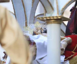 La iglesia El Calvario dio inicio este Viernes Santo -4 de abril- a la tradicional procesión del Santo Entierro en el centro de Tegucigalpa.
