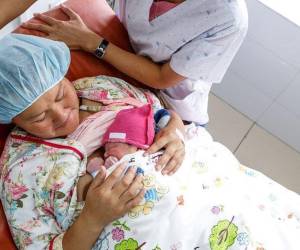 El Conadeh recomienda a las madres con niños nacidos en Estados Unidos que los registren para que tengan doble nacionalidad.