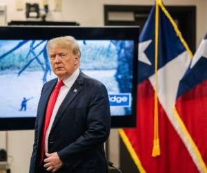 Durante sus cuatro años como presidente, se completaron aproximadamente 600 kilómetros, aunque la mayoría de estos tramos fueron mejoras en las vallas ya existentes. Foto: AFP