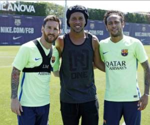Lionel Messi, Ronaldinho y Neymar (Foto: Barcelona Official)