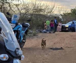 El cadáver del joven quedó tendido en una polvorienta calle del barrio Los Pinos.