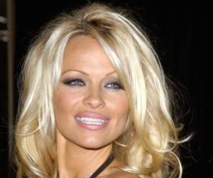 Pamela Anderson ha comenzado este 2017 con un rostro totalmente transformado. Así era ella antes, pero ahora luce irreconocible. Foto redes