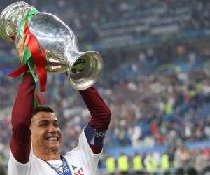 Cristiano alzó su primera copa como capitán de Portugal.