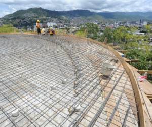 Las obras de construcción del primer sendero han alcanzado avances significativos. Foto: Mario Urrutia/EL HERALDO.