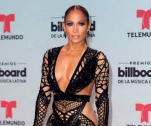 La figura e ícono de la música internacional Jennifer López derrochó sensualidad. Foto AFP