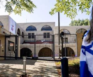 Muere militar en protesta después de prenderse fuego