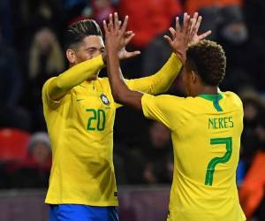Roberto Firminho de la selección de Brasil celebra uno de los goles ante República Checa. Foto: AFP