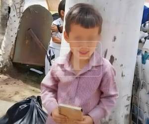 La muerte de Carlos Caleb Hernández, un niño de apenas cinco años que soñaba con convertirse en policía, ha conmocionado a la comunidad de La Cuesta, en Santa Bárbara, luego de resultar víctima mortal de una balacera registrada el domingo. Aquí los detalles: