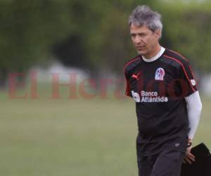 Carlos Restrepo, técnico del Olimpia, espera tener preparados a los jugadores de la Selección Nacional para enfrentar a Marathón.