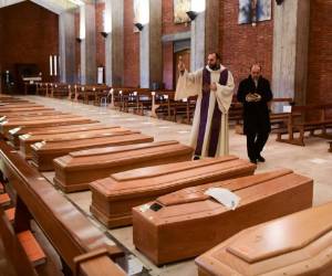 En Italia la tasa de contagio va bajando, y en la región de Lombardía, la más afectada (+40,000 casos), los hospitalizados solo han aumentado en 15 casos en las últimas 24 horas (11,152 en total). Foto: AFP.