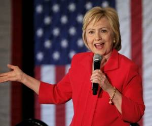 En la misma encuesta del mes pasado, la ex secretaria de Estado aventajaba al magnate de bienes raíces por 10 puntos porcentuales. Foto: AFP