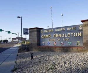 La Base Camp Pendleton del Cuerpo de Infantería de Marina de Estados Unidos en Camp Pendleton, California, que colinda con la interestatal por donde transportan a migrantes. Foto: AP.