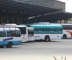 Autoridades reiteraron que no hay autorización para subir el pasaje, pese a presiones del sector transporte por el alza en combustibles.