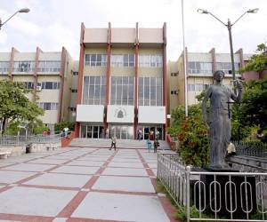 Esta decisión fue tomada por unanimidad de los 15 magistrados del Poder Judicial de Honduras, aunque al principio se especulaba que el ala liberal no apoyaba la medida.