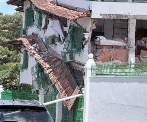 Edificios desalojados, calles llenas y réplicas que mantienen la tensión tras el sismo de 7.7 en Panamá.