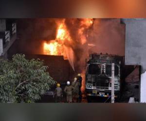 Hay al menos 21 muertos y 26 heridos, muchos son extranjeros, en el incendio de un hotel en Delhi.