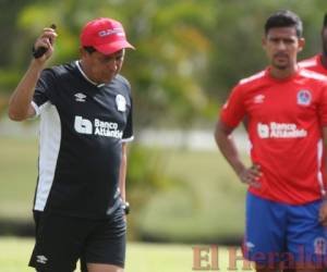 Nahún Espinoza aseguró que no tiene nada personal con el portero Donis Escober. Foto: El Heraldo