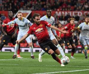 El Valencia, que viene de perder ante la Juventus de Cristiano Ronaldo, tratará de aprovechar la convulsión interna entre el entrenador portugués y el campeón mundial con Francia, Paul Pogba. Foto:AFP