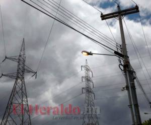 La ENEE ha logrado mejorar el sistema de alumbrado público del país al incorporar luminarias led. Fotos: Emilio Flores / EL HERALDO.