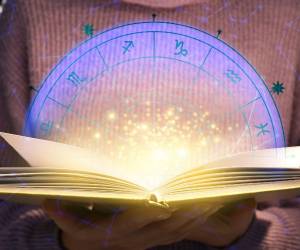 Descubre qué te deparan los astros en amor, trabajo, dinero y salud, de Aries a Piscis, y prepárate para afrontar la jornada con los mejores consejos.