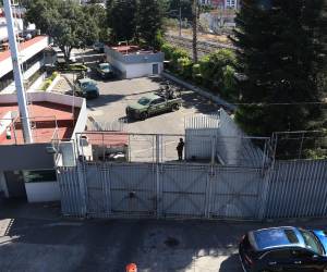 Miembros de la Guardia Nacional custodiaron día y noche el Centro Federal Pericial Forense donde se encontraba el cadáver de El Mencho. Aquí los detalles de la entrega del cadáver del capo fallecido el pasado fin de semana.