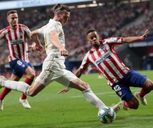 Gareth Bale en acción durante el clásico de Madrid. (AP)