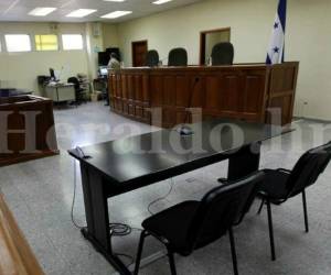 En muchas ocasiones los privados de libertad no son trasladados hasta la sala donde se evacúan los juicios orales.